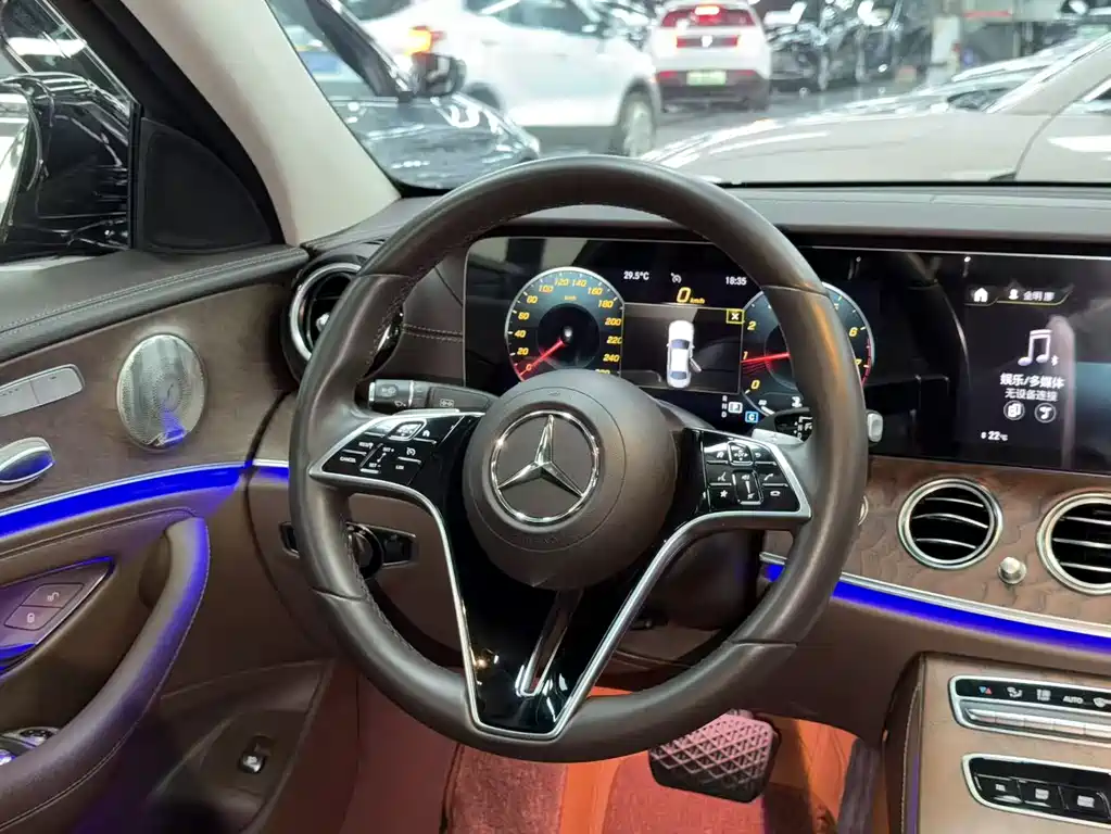 Mercedes-Benz E-Class 2022 — фото 13