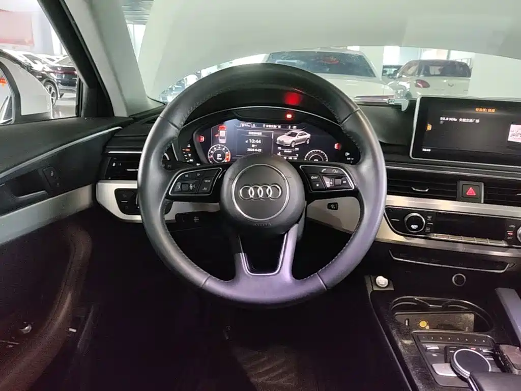 Audi A4L 2018 — фото 11