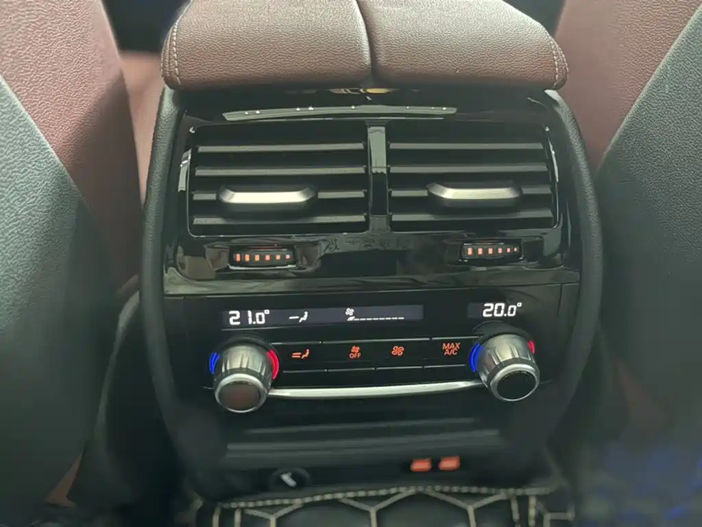 BMW 5 Series 2022 — фото 11