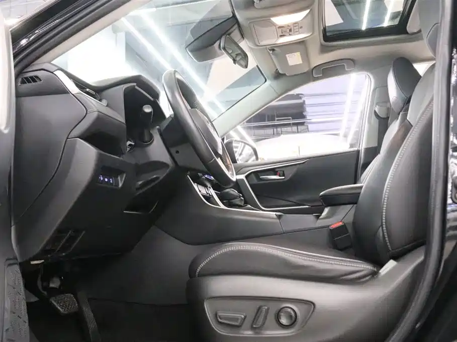 Toyota RAV4 2020 — фото 14