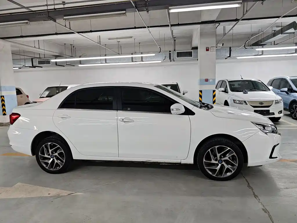 BYD Qin NEV 2017 — фото 4