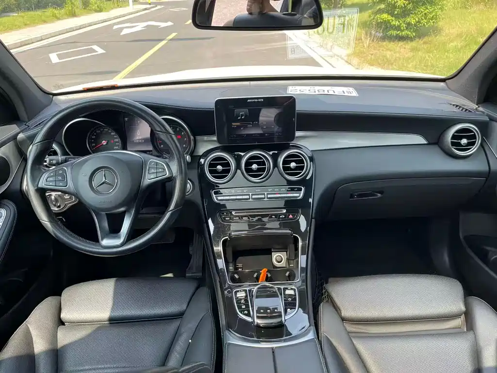 Mercedes-Benz GLC 2017 — фото 11