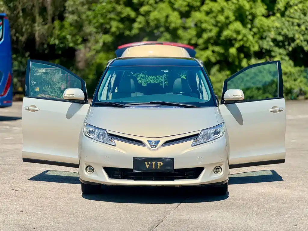 Toyota Previa 2014 — фото 19