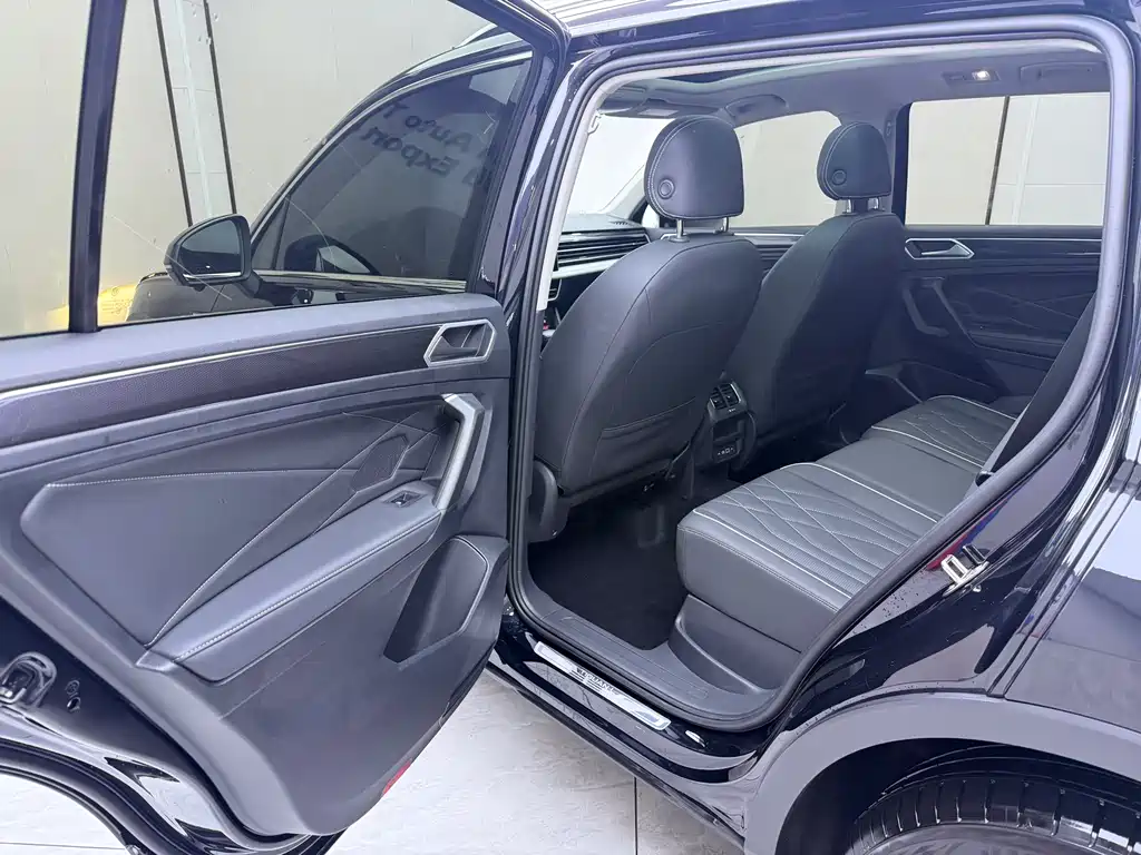 Volkswagen Tiguan L 2023 — фото 15