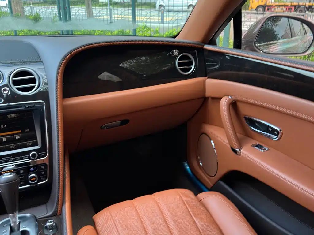Bentley Flying Spur 2014 — фото 22