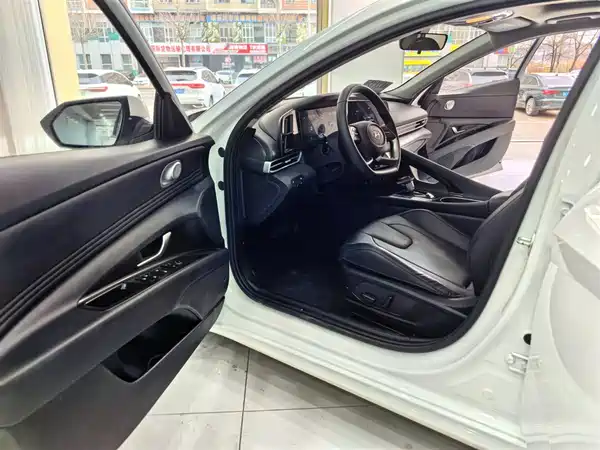 Hyundai Elantra 2022