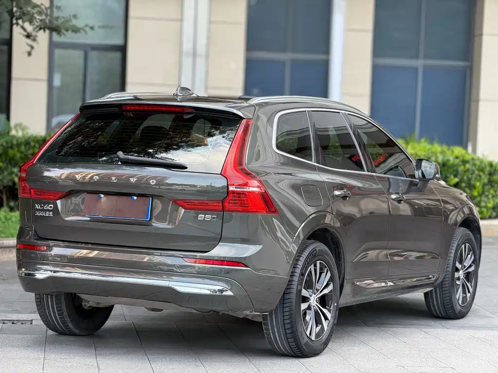 Volvo XC60 2022 — фото 10