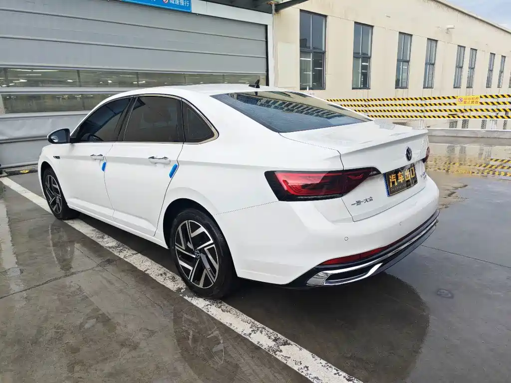 Volkswagen Sagitar 2022