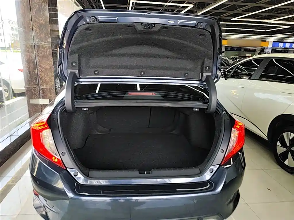 Honda Civic 2020 — фото 19