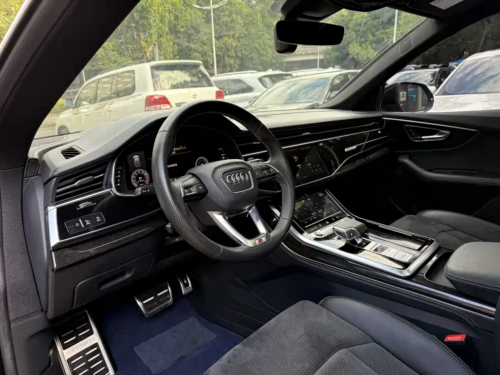 Audi Q8 2021 — фото 17