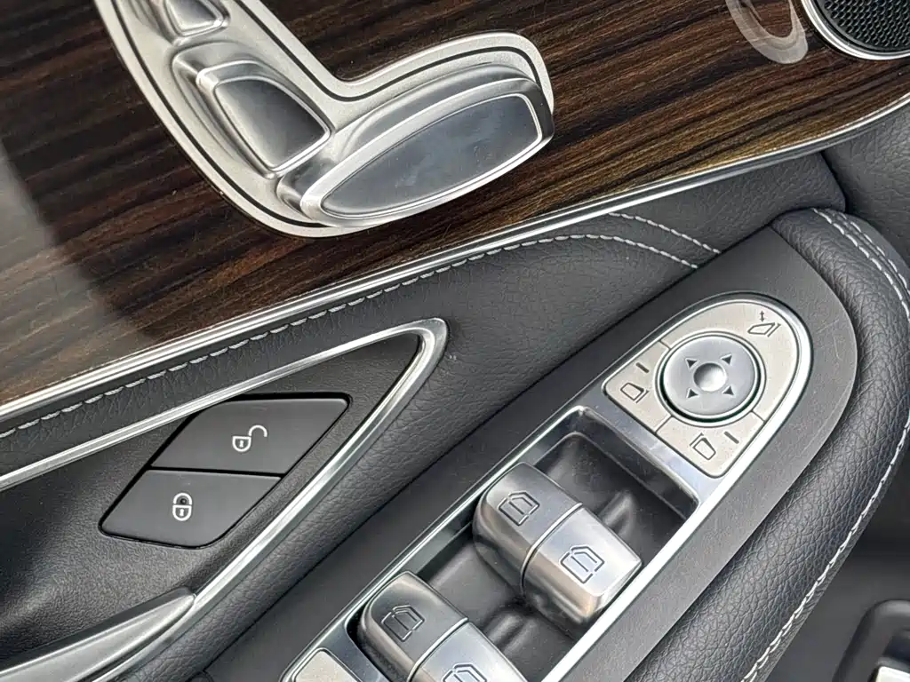 Mercedes-Benz GLC 2017 — фото 12