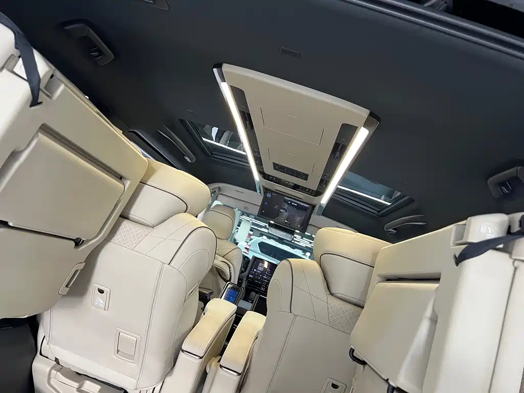 Toyota Alphard 2024 — фото 9