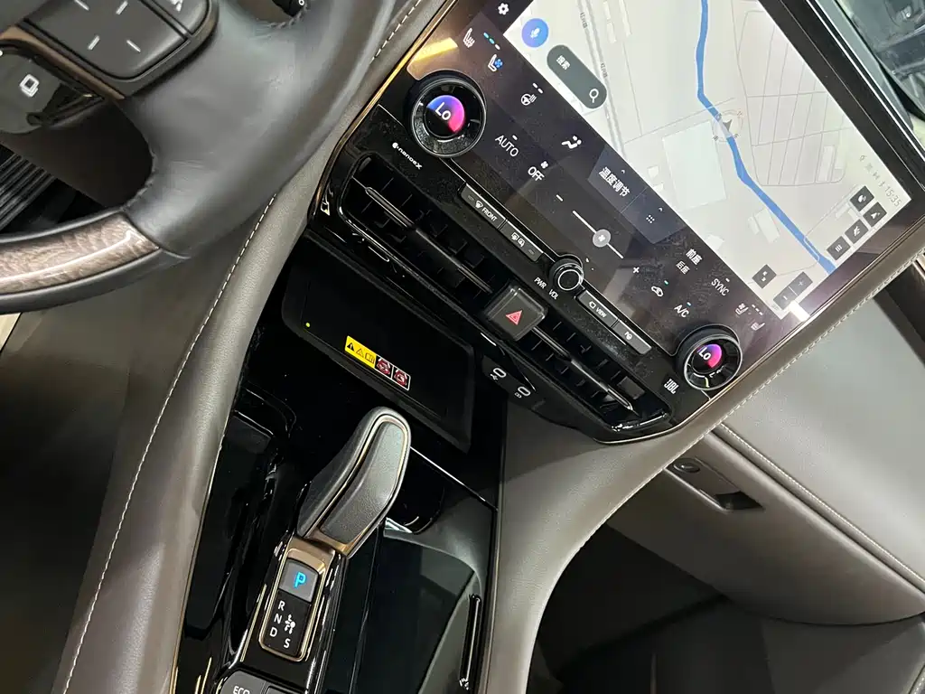 Toyota Alphard 2024 — фото 27