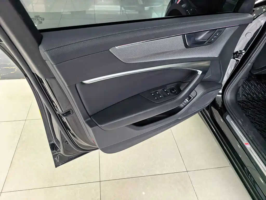 Audi A6L 2022