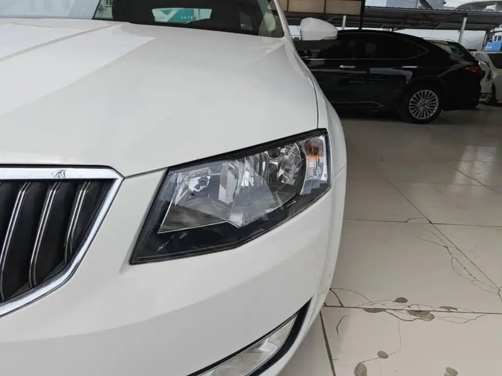 Skoda Octavia 2015 — фото 24