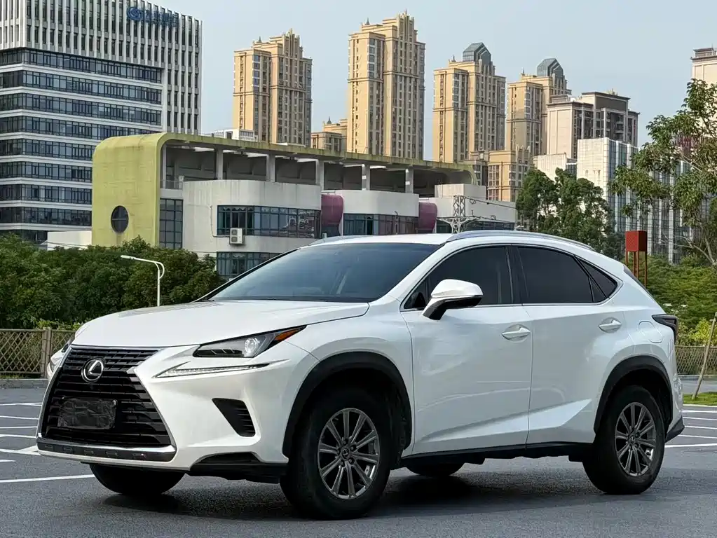 Lexus NX 2018 — фото 1