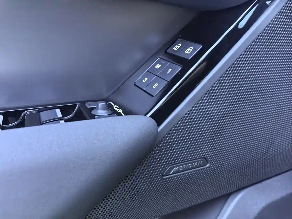Land Rover Velar 2025 — фото 14