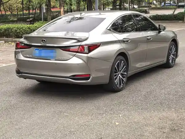 Lexus ES 2023