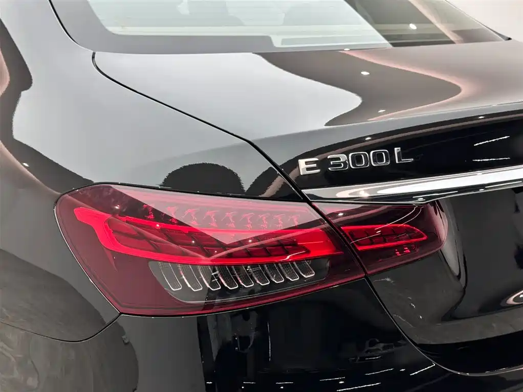 Mercedes-Benz E-Class 2021 — фото 19