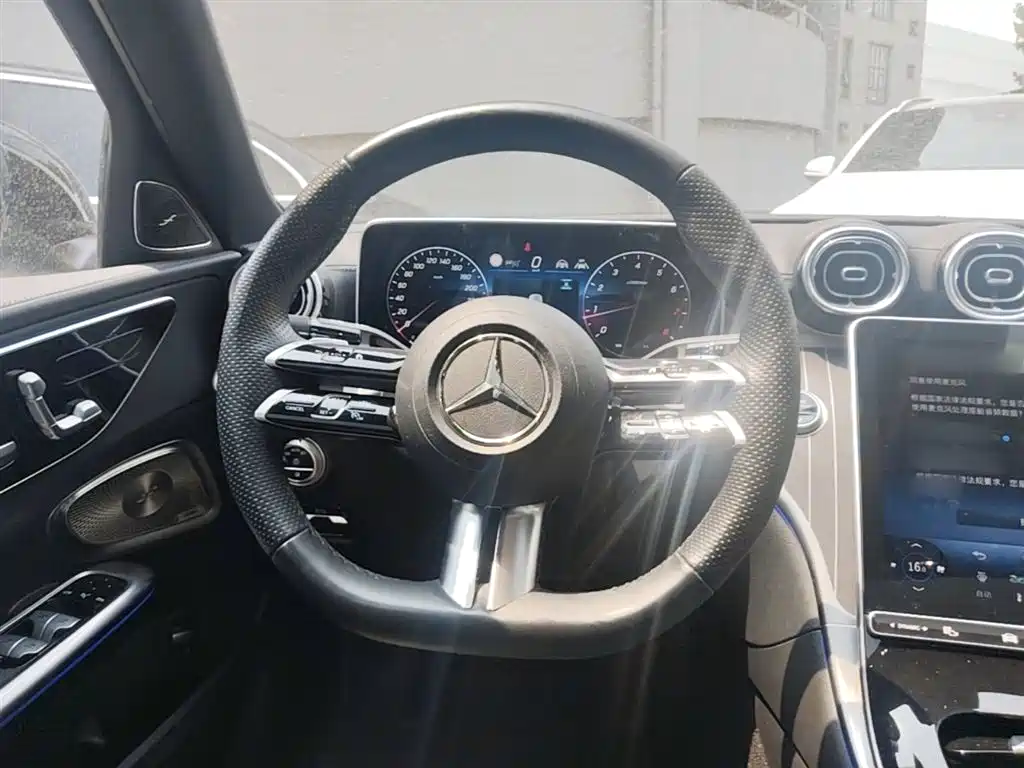Mercedes-Benz C-Class 2024 — фото 17