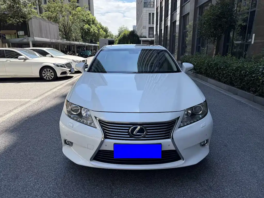 Lexus ES 2014 — фото 4