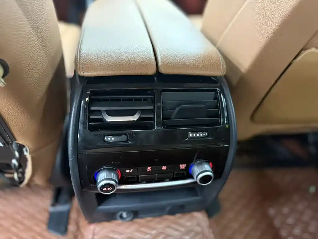 BMW 5 Series 2018 — фото 12