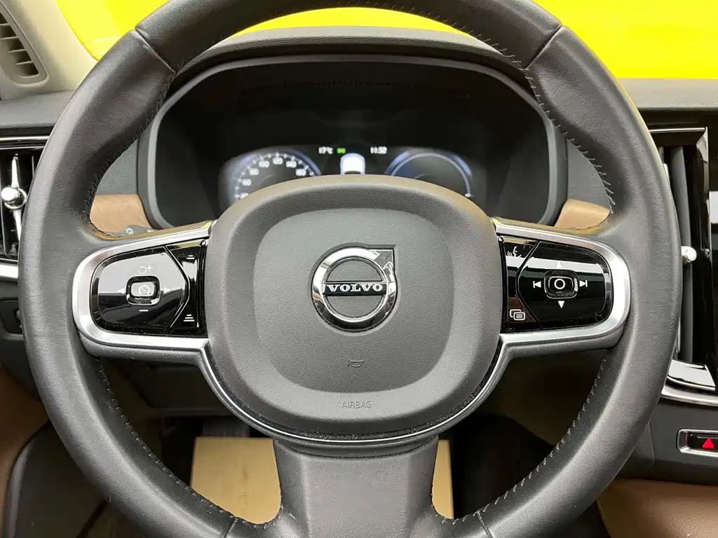 Volvo S90 Plug-In Hybrid 2020 — фото 10
