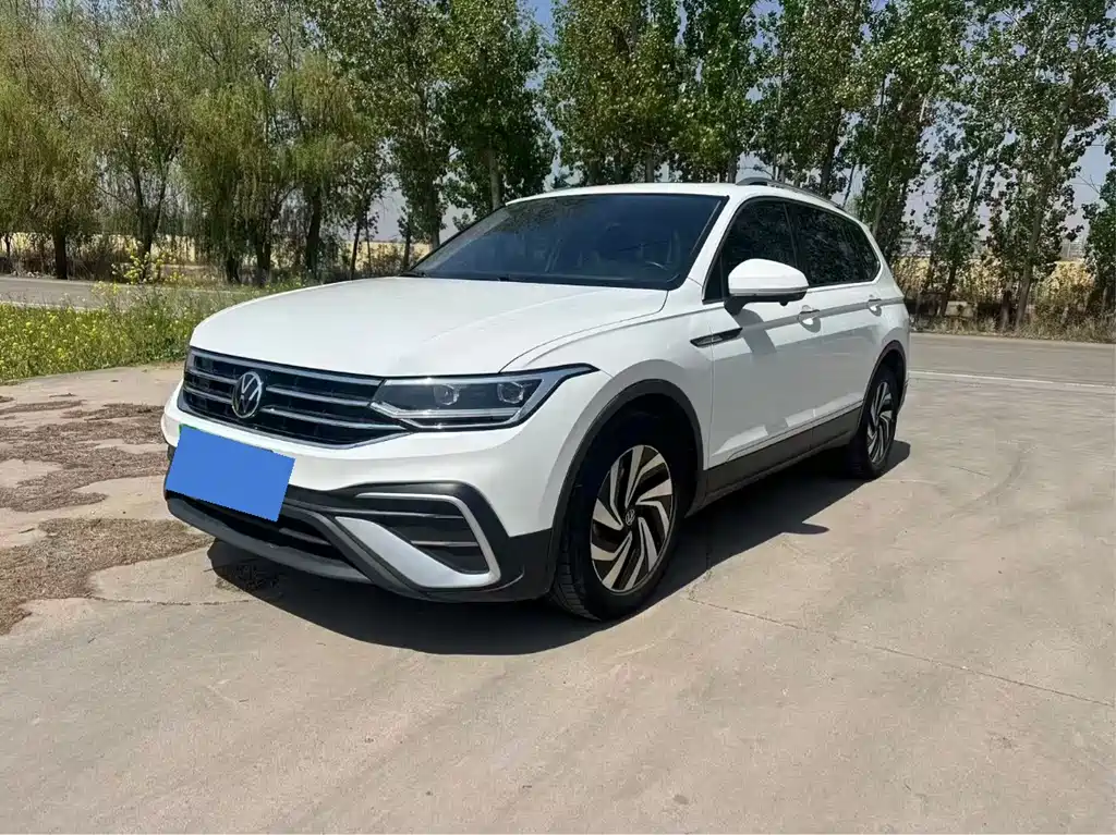 Volkswagen Tiguan L 2023 — фото 1