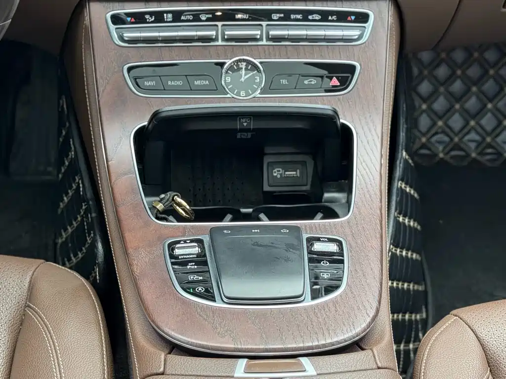 Mercedes-Benz E-Class 2020 — фото 11