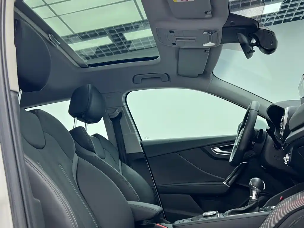 Audi Q2L 2023 — фото 11