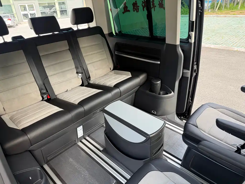 Volkswagen Multivan 2017 — фото 16