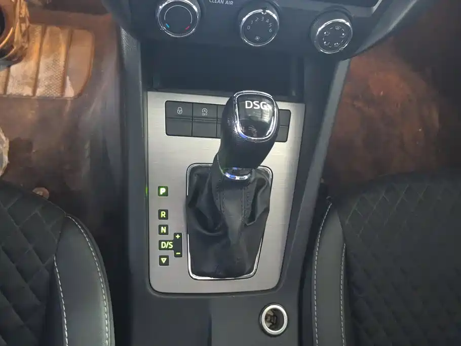 Skoda Octavia 2019 — фото 16