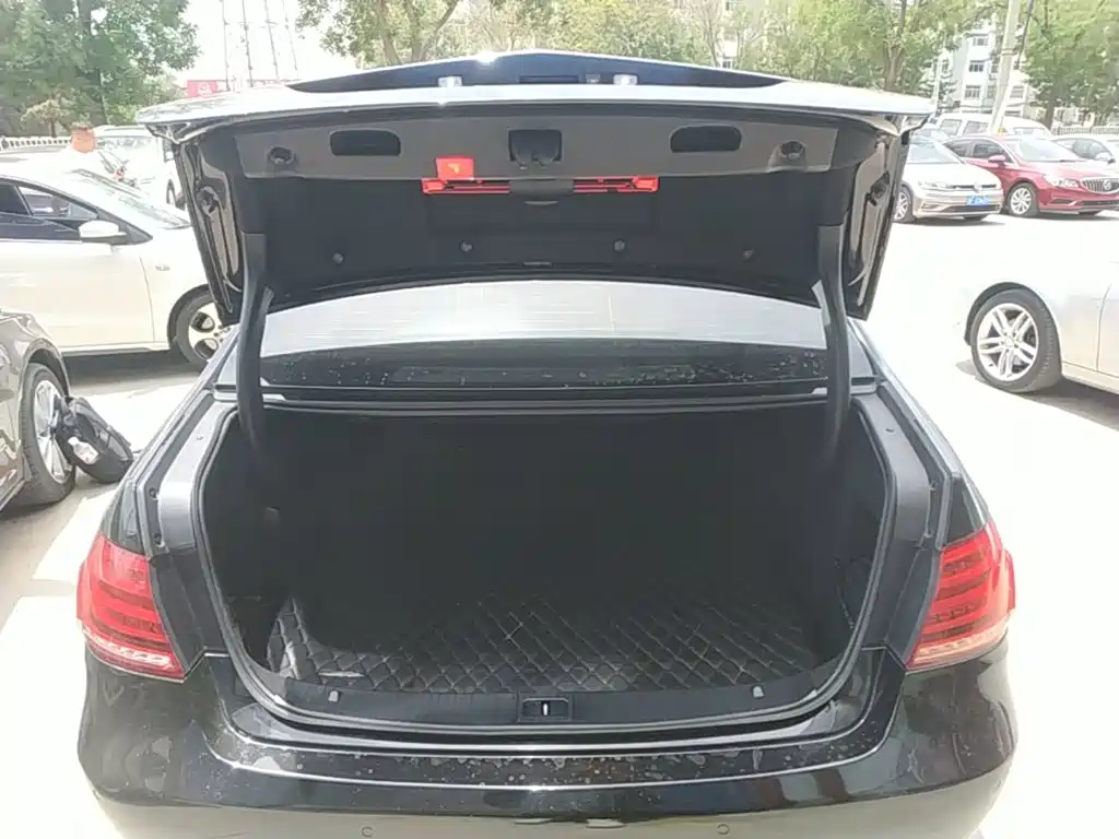 Mercedes-Benz E-Class 2015 — фото 19