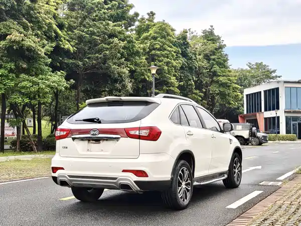 BYD S7 2015
