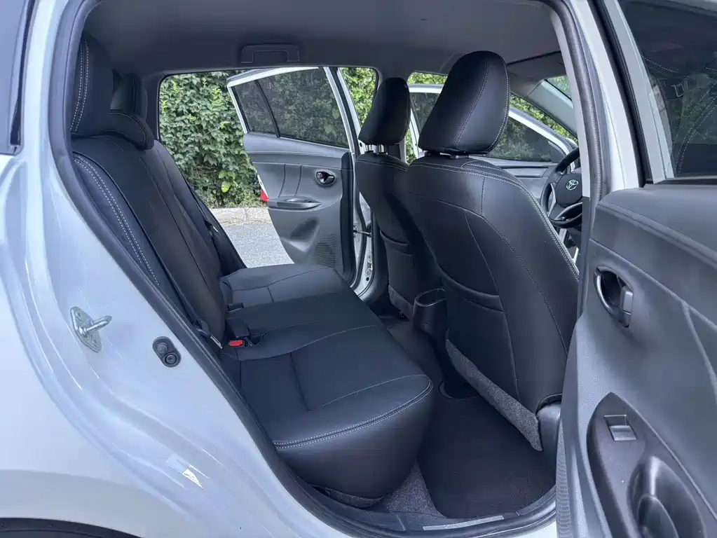 Toyota Yaris L 2023 — фото 14
