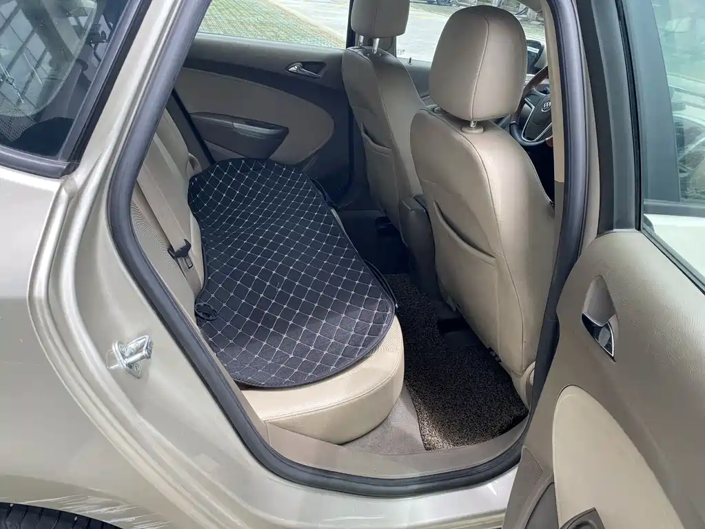 Buick Excelle 2015 — фото 6