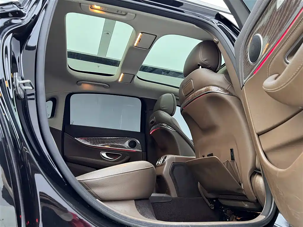 Mercedes-Benz E-Class 2020 — фото 25