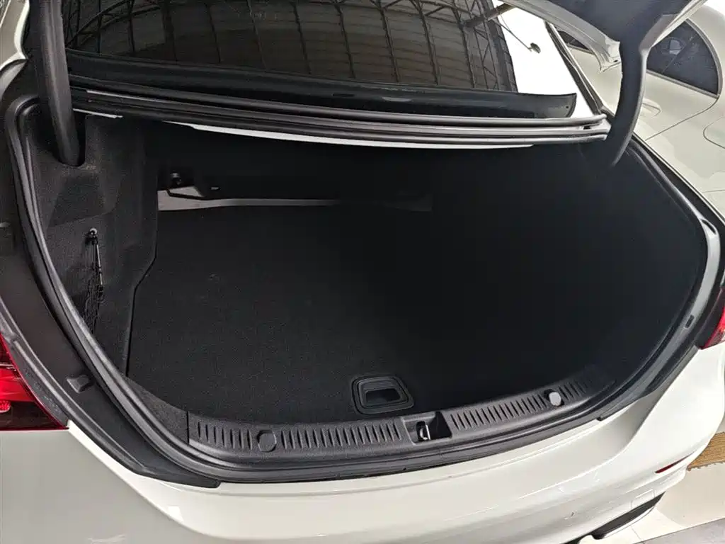 Mercedes-Benz E-Class 2021 — фото 19