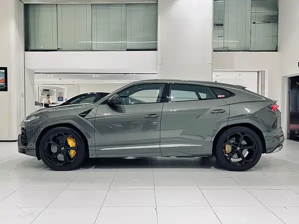 Lamborghini Urus 2021