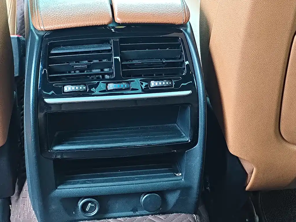 BMW 5 Series 2018 — фото 16