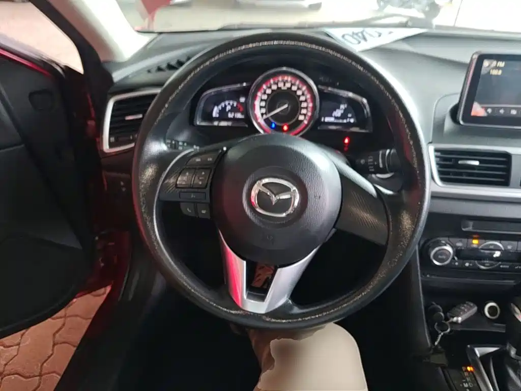 Mazda 3 Axela 2016 — фото 11