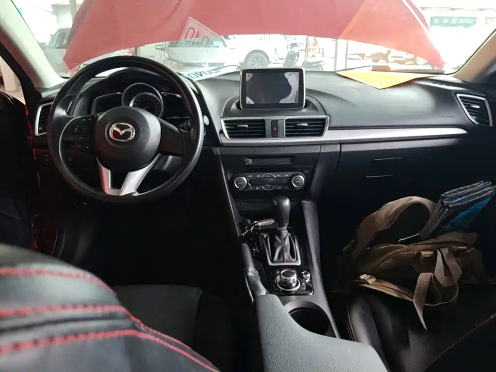 Mazda 3 Axela 2016 — фото 10