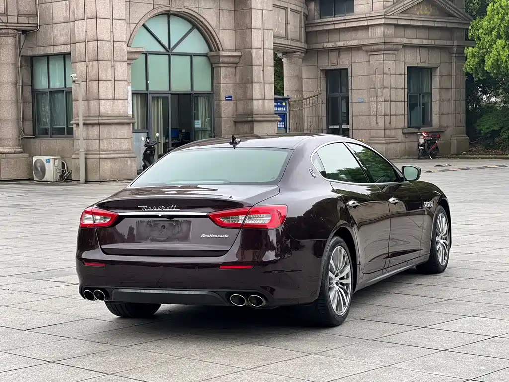 Maserati Quattroporte 2017 — фото 10