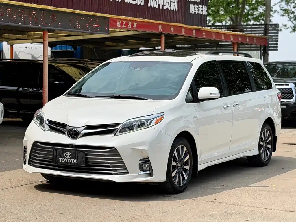 Toyota Sienna 2020 — фото 1