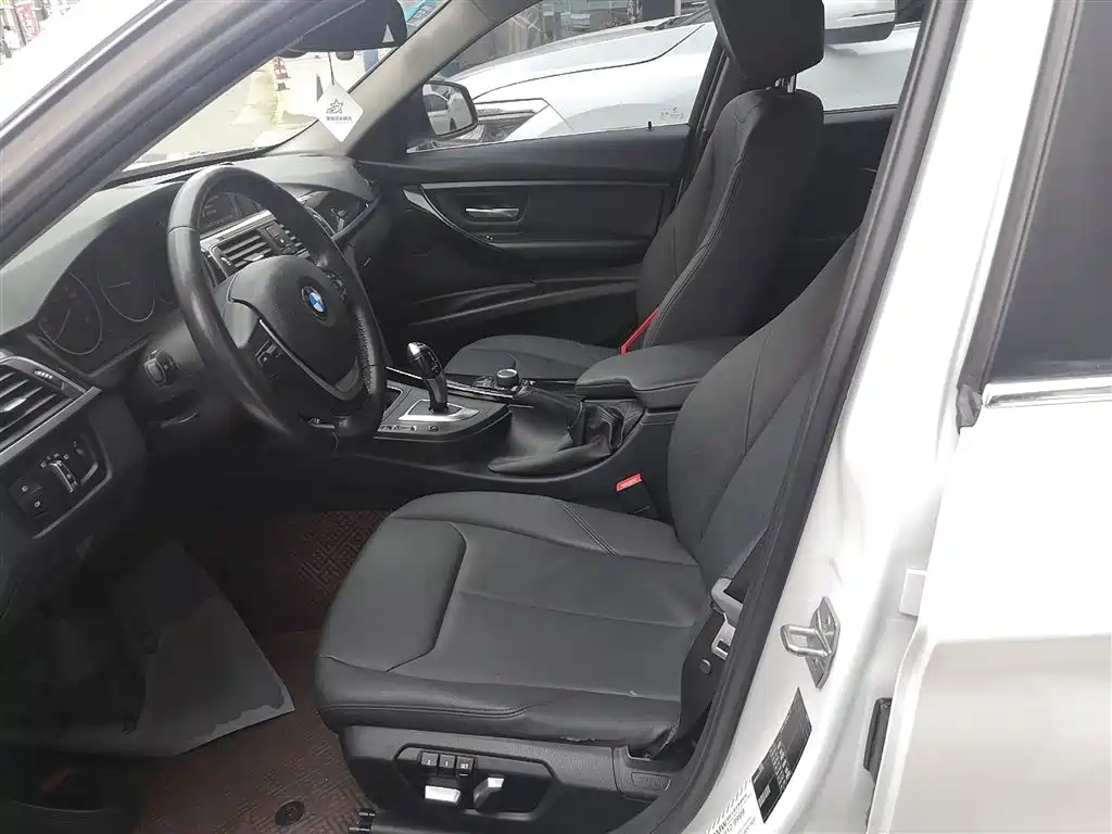 BMW 3 Series 2017 — фото 15