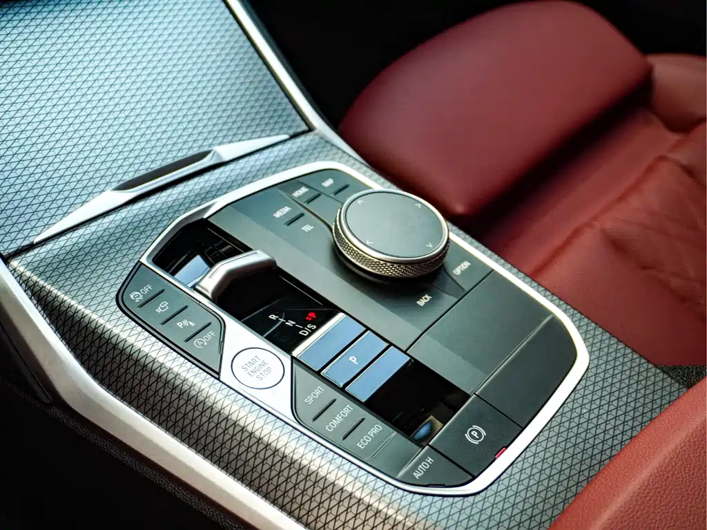 BMW 3 Series 2023 — фото 13