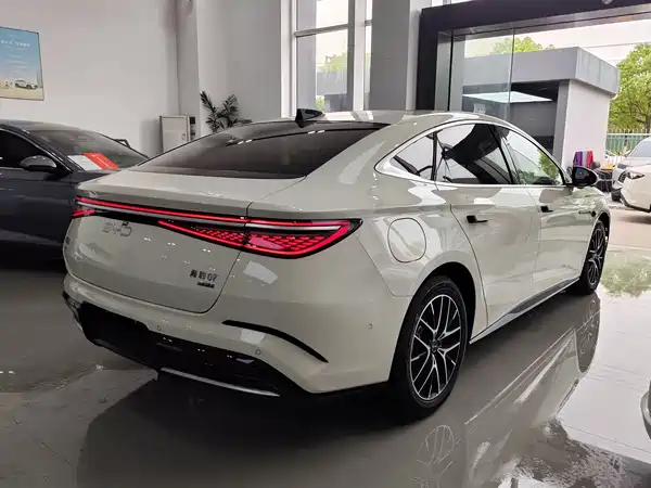 BYD Seal 07 DM-i 2025