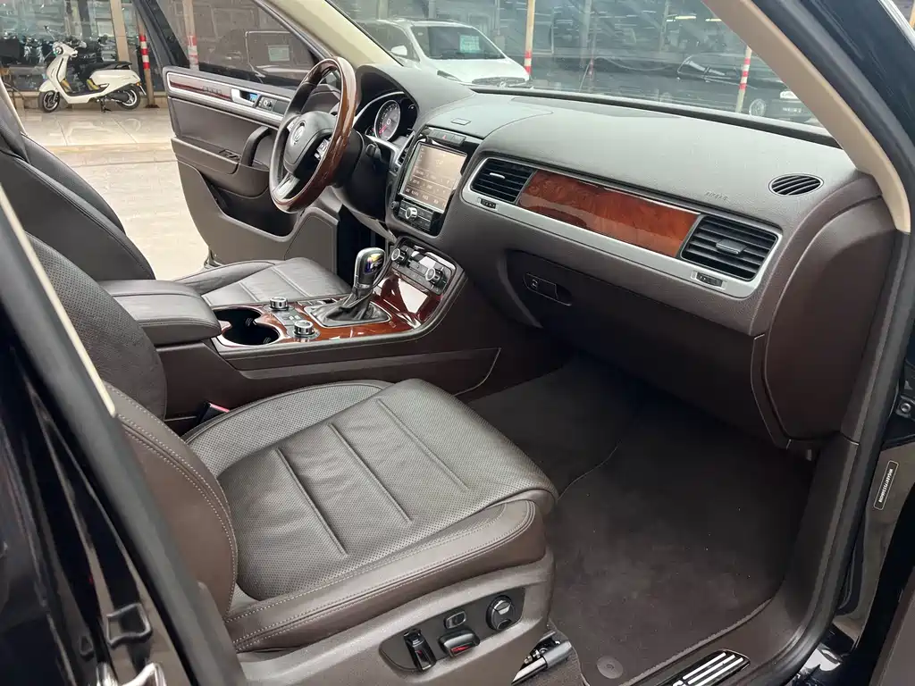 Volkswagen Touareg 2015 — фото 10