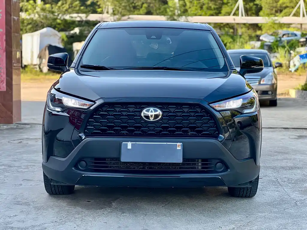 Toyota Corolla Cross 2023 — фото 2