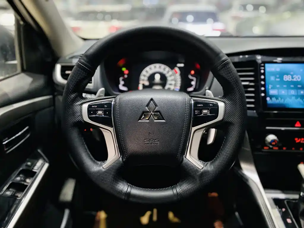 Mitsubishi Pajero Sport 2020 — фото 5